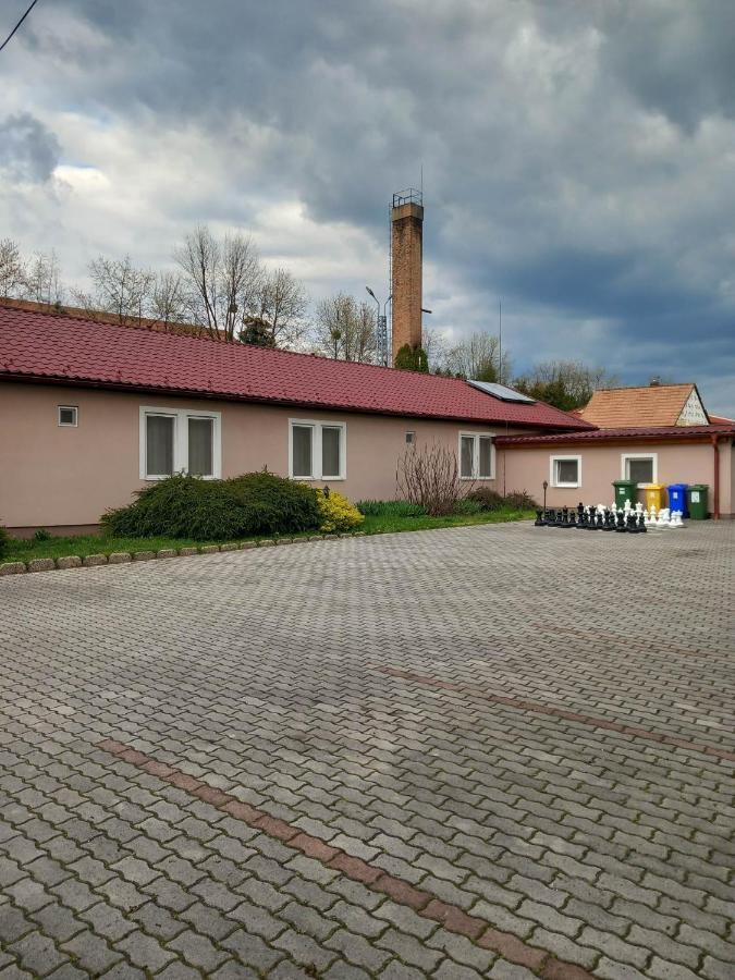Hotel Kata Panzio Oroszlány Exterior foto