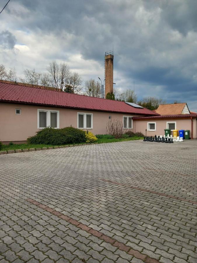 Hotel Kata Panzio Oroszlány Exterior foto